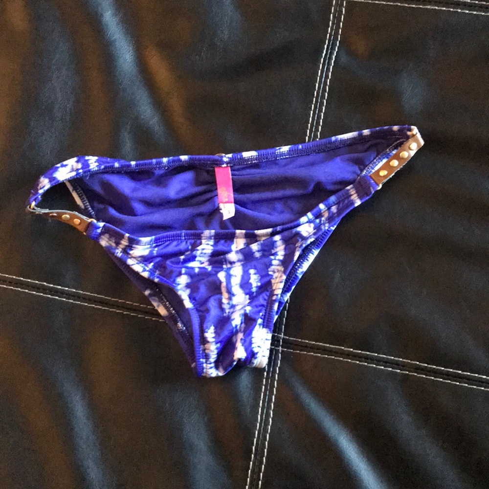 Bikini bottoms